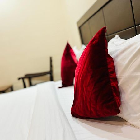 Hotel Hc Grand Нью-Дели Экстерьер фото