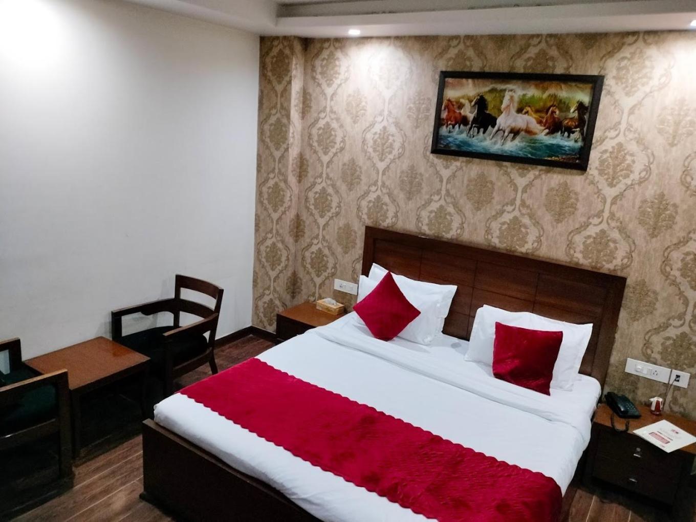 Hotel Hc Grand Нью-Дели Экстерьер фото