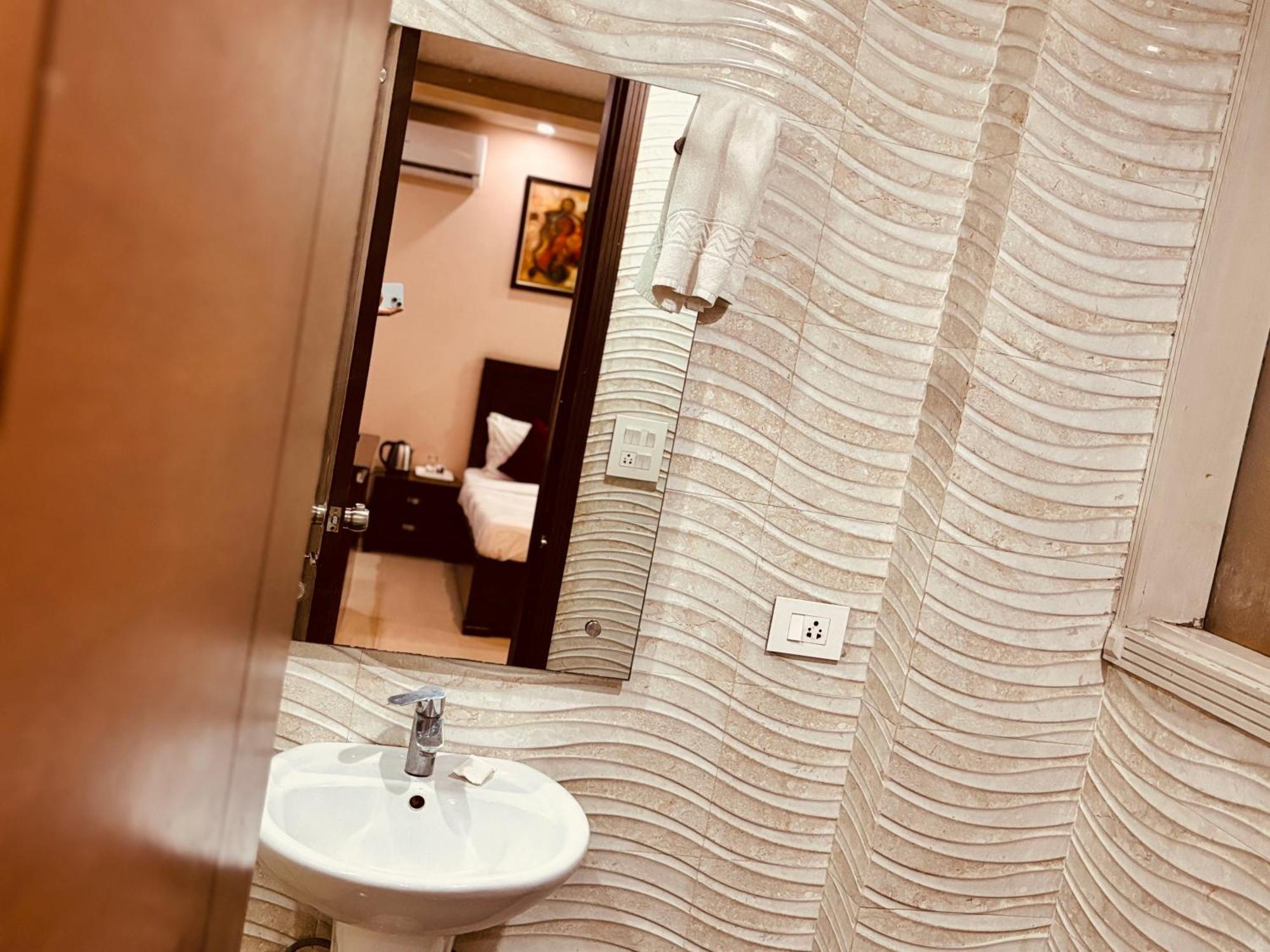 Hotel Hc Grand Нью-Дели Экстерьер фото